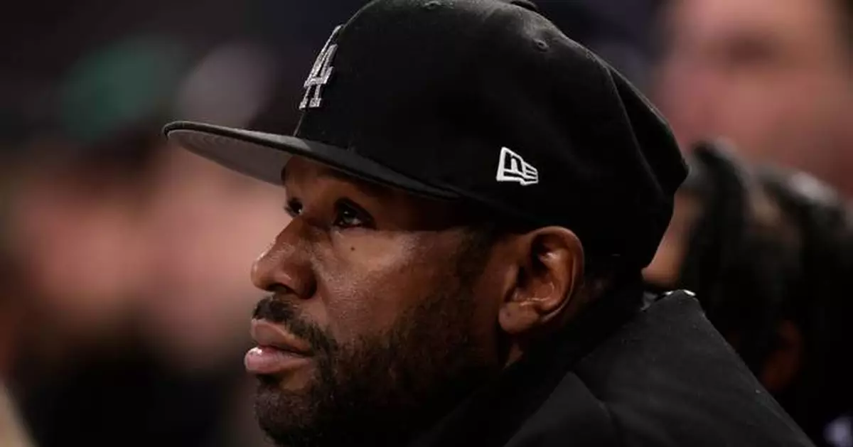 Unbeaten Floyd Mayweather says he will return to pro boxing 9 years after his retirement