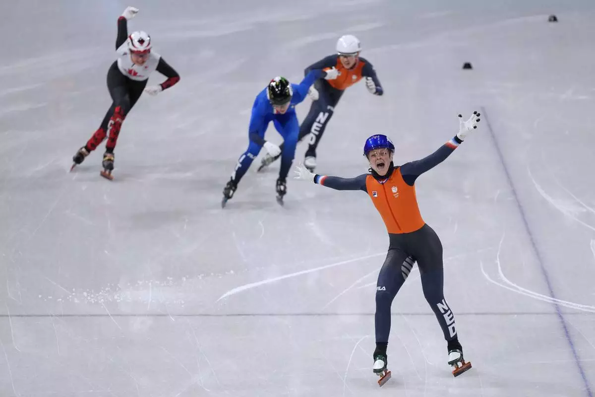 Xandra Velzeboer of the Netherlands wins gold during the short track speed skating women's 500m at the 2026 Winter Olympics, in Milan, Italy, Thursday, Feb. 12, 2026. (AP Photo/Stephanie Scarbrough)