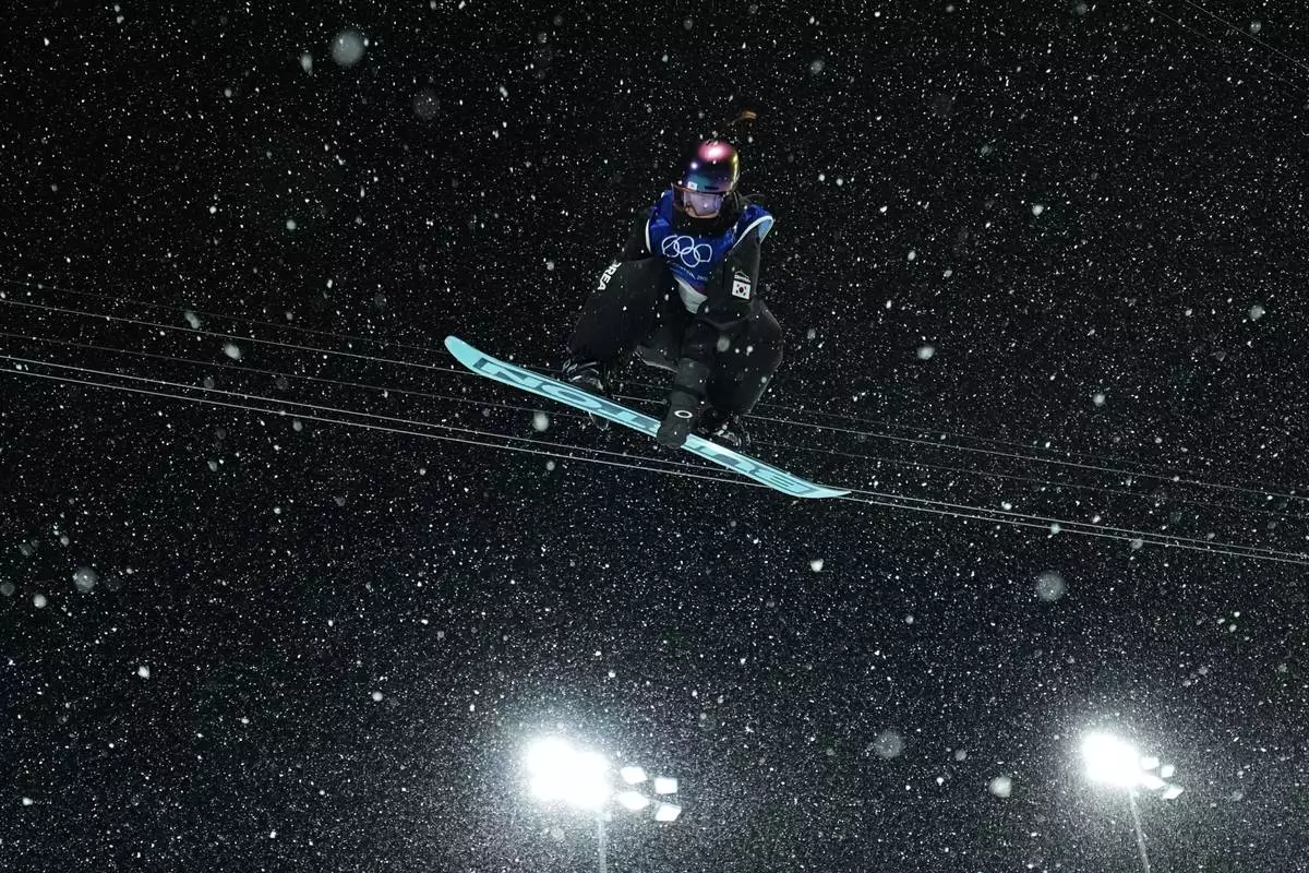 South Korea's Choi Ga-on competes during the women's snowboarding halfpipe finals at the 2026 Winter Olympics, in Livigno, Italy, Thursday, Feb. 12, 2026. (AP Photo/Gregory Bull)