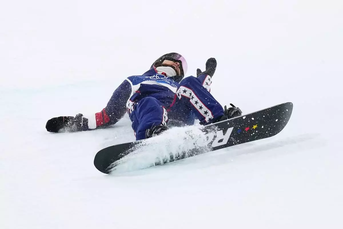 United States' Chloe Kim falls during the women's snowboarding halfpipe finals at the 2026 Winter Olympics, in Livigno, Italy, Thursday, Feb. 12, 2026. (AP Photo/Abbie Parr)