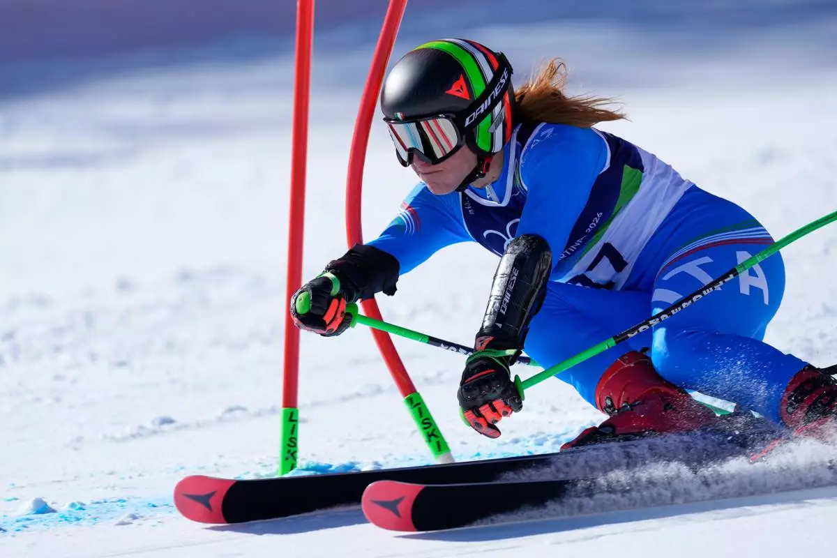 Italy's Sofia Goggia speeds down the course, during an alpine ski, women's giant slalom race, at the 2026 Winter Olympics, in Cortina d'Ampezzo, Italy, Sunday, Feb. 15, 2026. (AP Photo/Robert F. Bukaty)