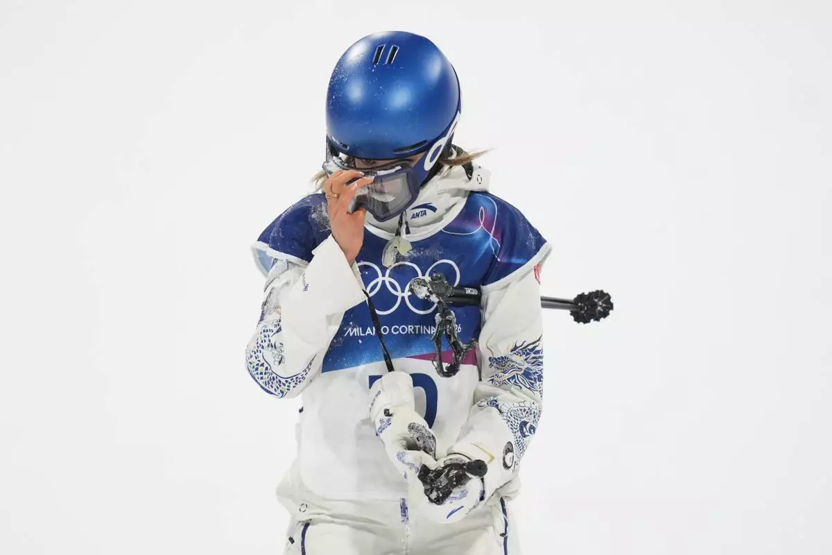 China's Eileen Gu gets up after crashing as she competes in the women's freestyle skiing big air qualifications at the 2026 Winter Olympics, in Livigno, Italy, Saturday, Feb. 14, 2026. (AP Photo/Abbie Parr)