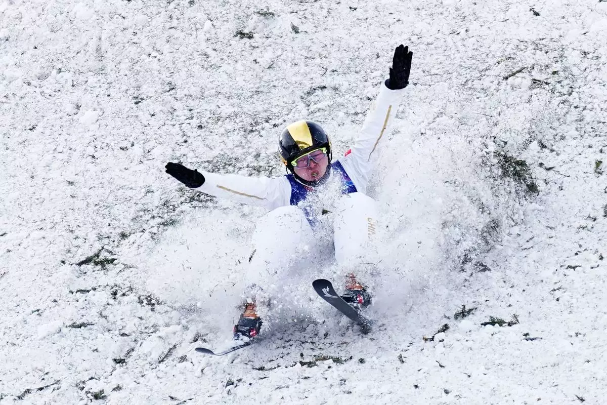 China's Qi Guangpu competes during the men's freestyle skiing aerials finals at the 2026 Winter Olympics, in Livigno, Italy, Friday, Feb. 20, 2026. (AP Photo/Abbie Parr)