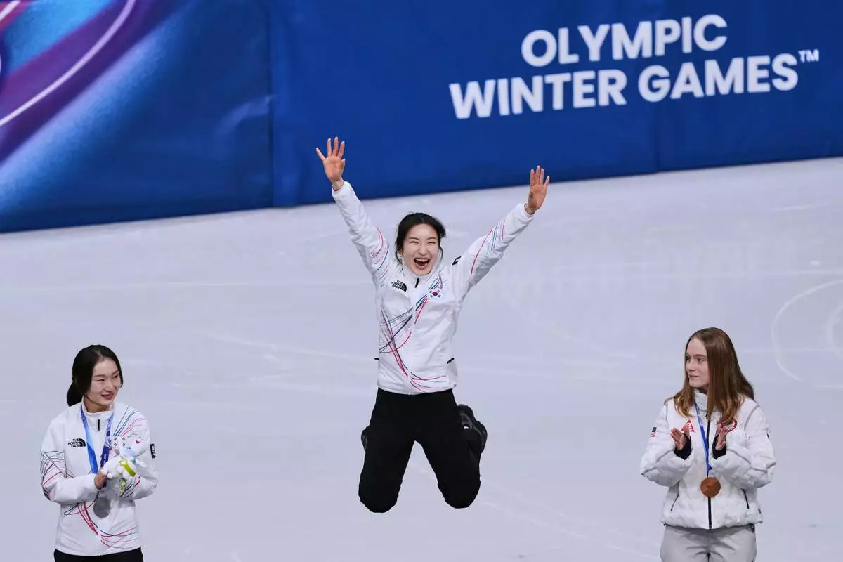 Gilli Kim of the Republic of South Korea receives her gold medal for short track speed skating women's 1500 meters at the 2026 Winter Olympics, in Milan, Italy, Friday, Feb. 20, 2026. (AP Photo/Stephanie Scarbrough)