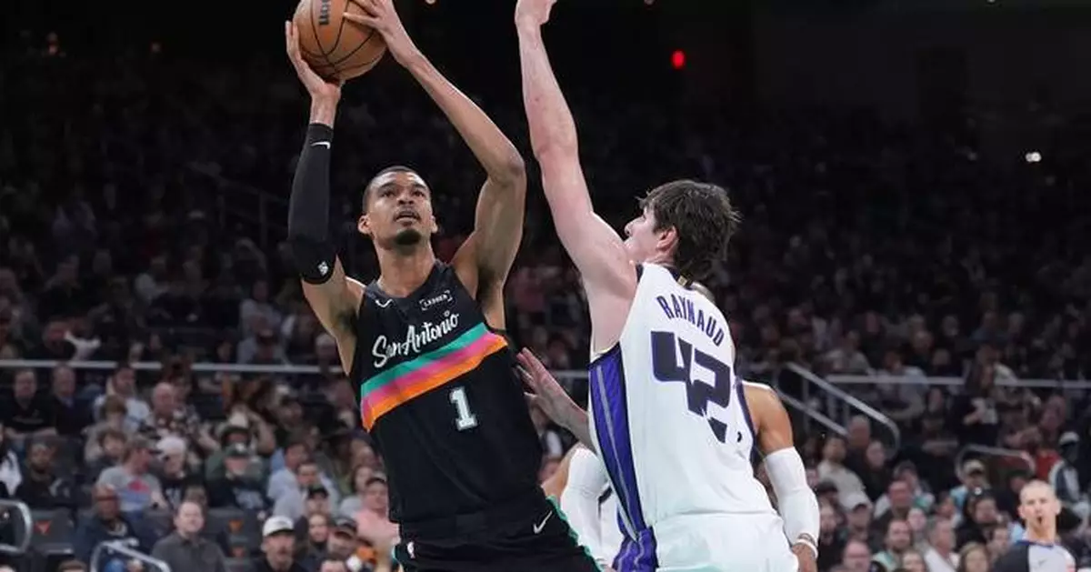 Wembanyama has 28 points, 15 rebounds to lead Spurs to eighth straight win, 139-122 over Kings