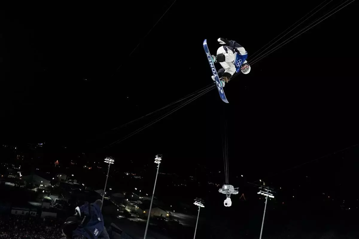 Japan's Yuto Totsuka competes during the men's snowboarding halfpipe finals at the 2026 Winter Olympics, in Livigno, Italy, Friday, Feb. 13, 2026. (AP Photo/Lindsey Wasson)