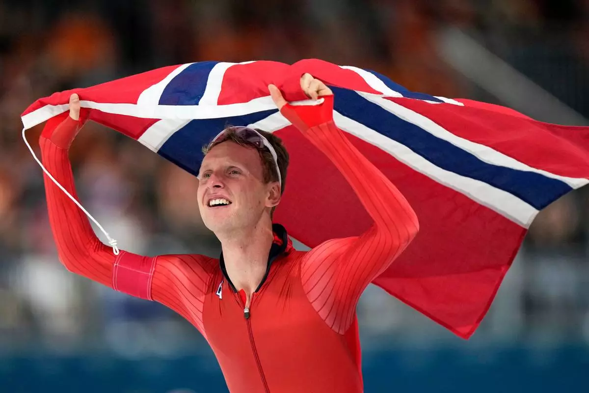 Sander Eitrem of Norway celebrates winning the gold medal in the men's 5,000 meters speedskating race at the 2026 Winter Olympics, in Milan, Italy, Sunday, Feb. 8, 2026. (AP Photo/Luca Bruno)