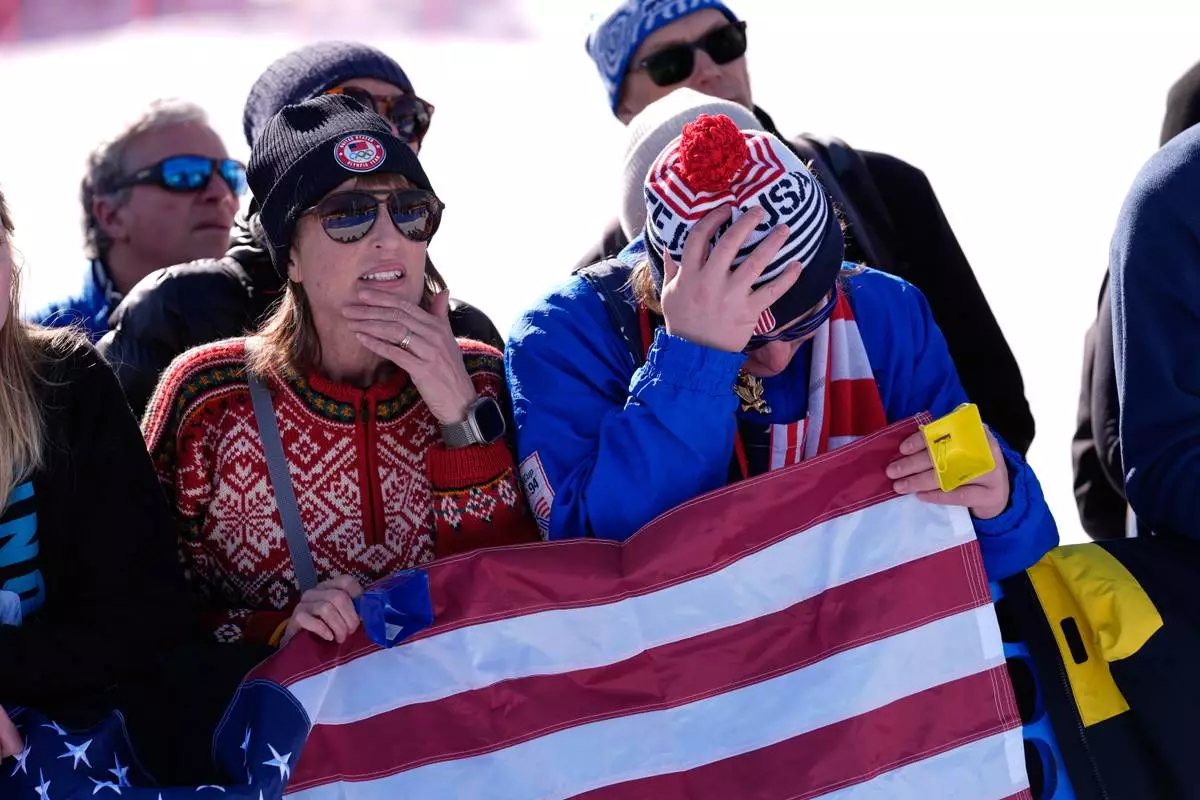 Spectators react after United States' Lindsey Vonn crashed during an alpine ski women's downhill race, at the 2026 Winter Olympics, in Cortina d'Ampezzo, Italy, Sunday, Feb. 8, 2026. (AP Photo/Robert F. Bukaty)