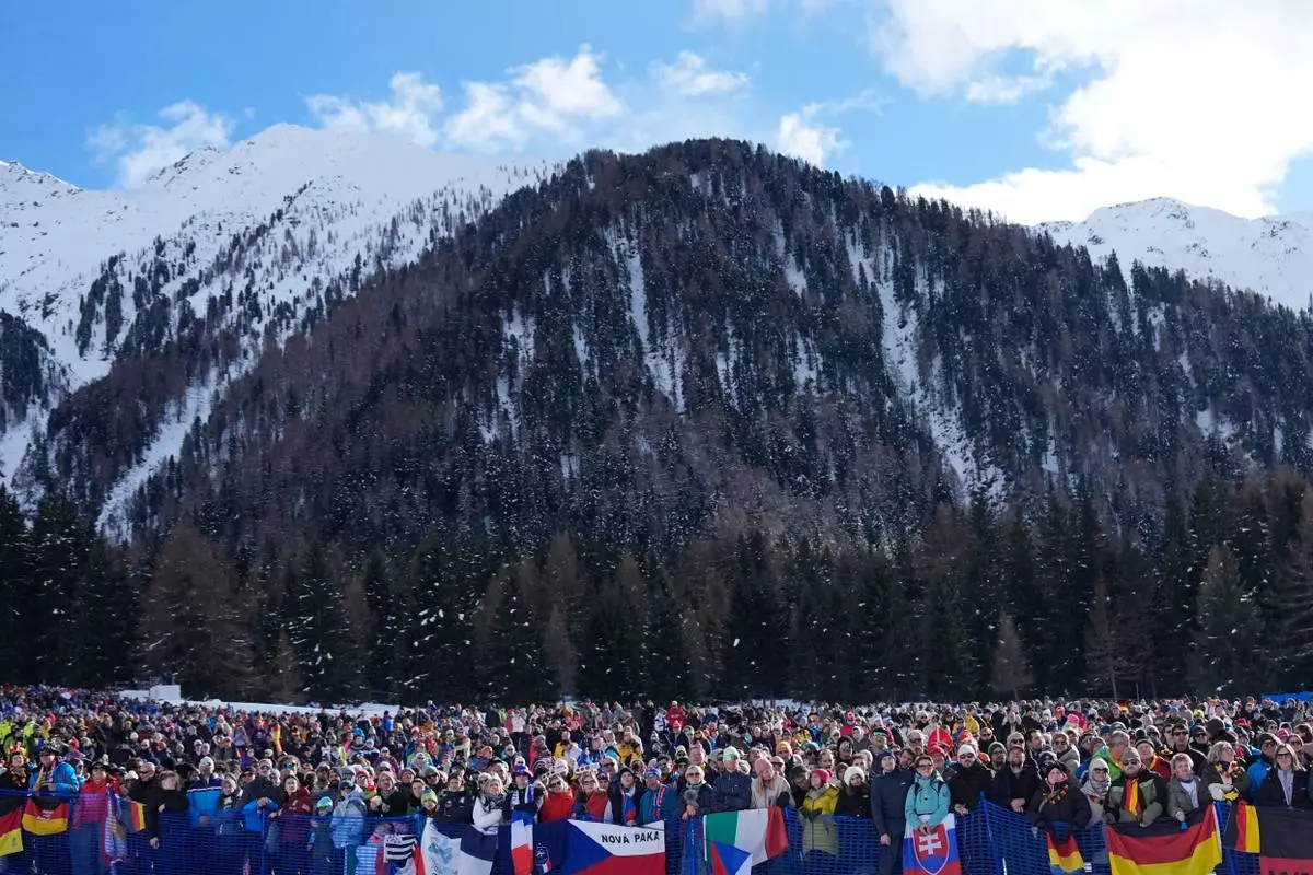 Spectators line the course of the 4X6-kilometer mixed relay biathlon race at the 2026 Winter Olympics in Anterselva, Italy, Sunday, Feb. 8, 2026. (AP Photo/Mosa'ab Elshamy)