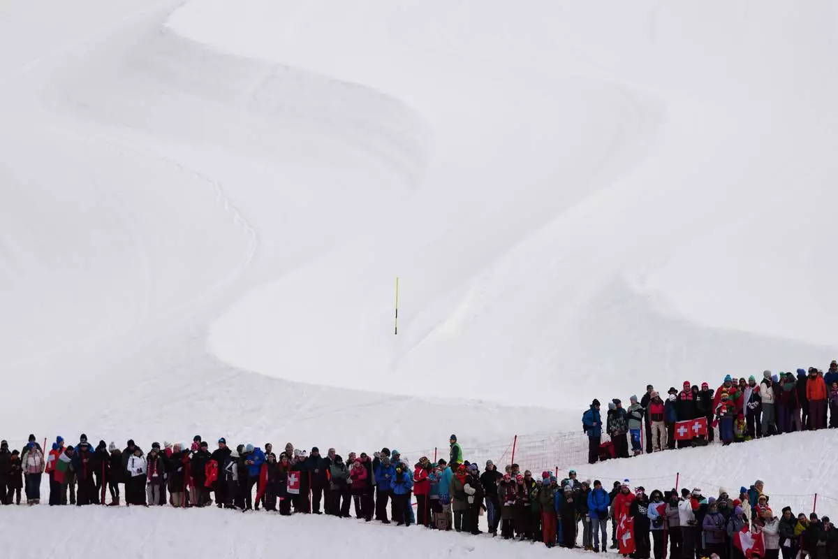 Spectators watch an alpine ski, men's slalom race, at the 2026 Winter Olympics, in Bormio, Italy, Monday, Feb. 16, 2026. (AP Photo/Julia Demaree Nikhinson)