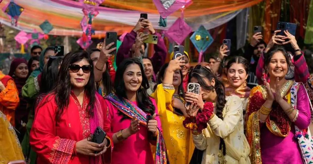 Pakistan’s cultural capital erupts in color as kite-flying Basant festival ends 20-year hiatus