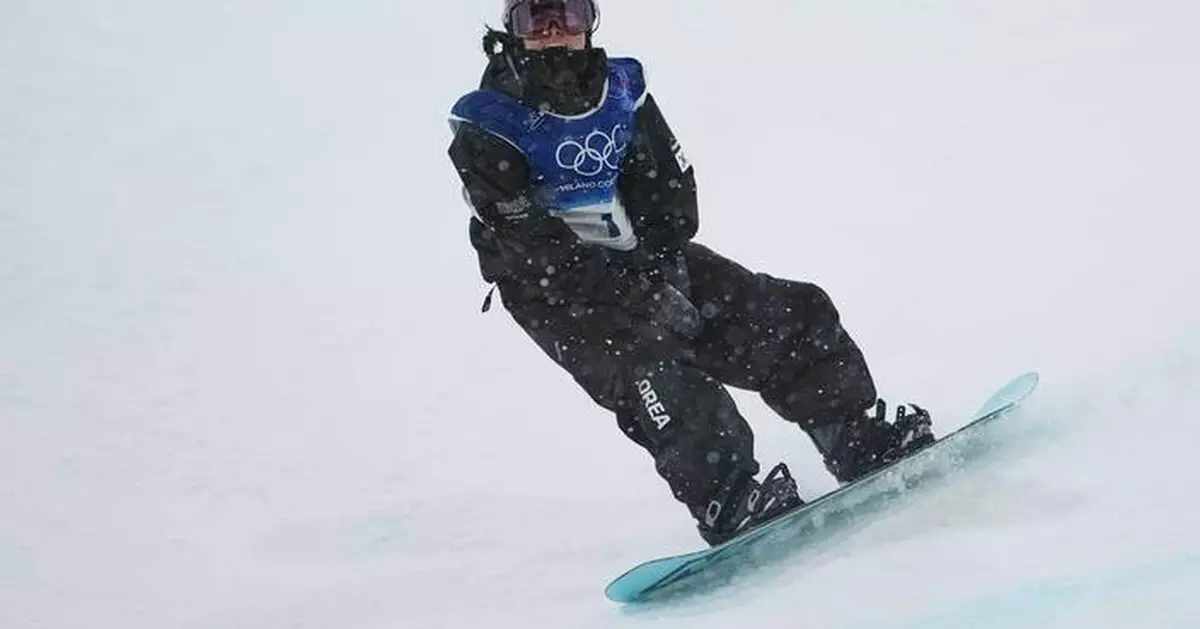 Chloe Kim falls short of Olympic three-peat, taking silver as Choi Gaon wins women's halfpipe