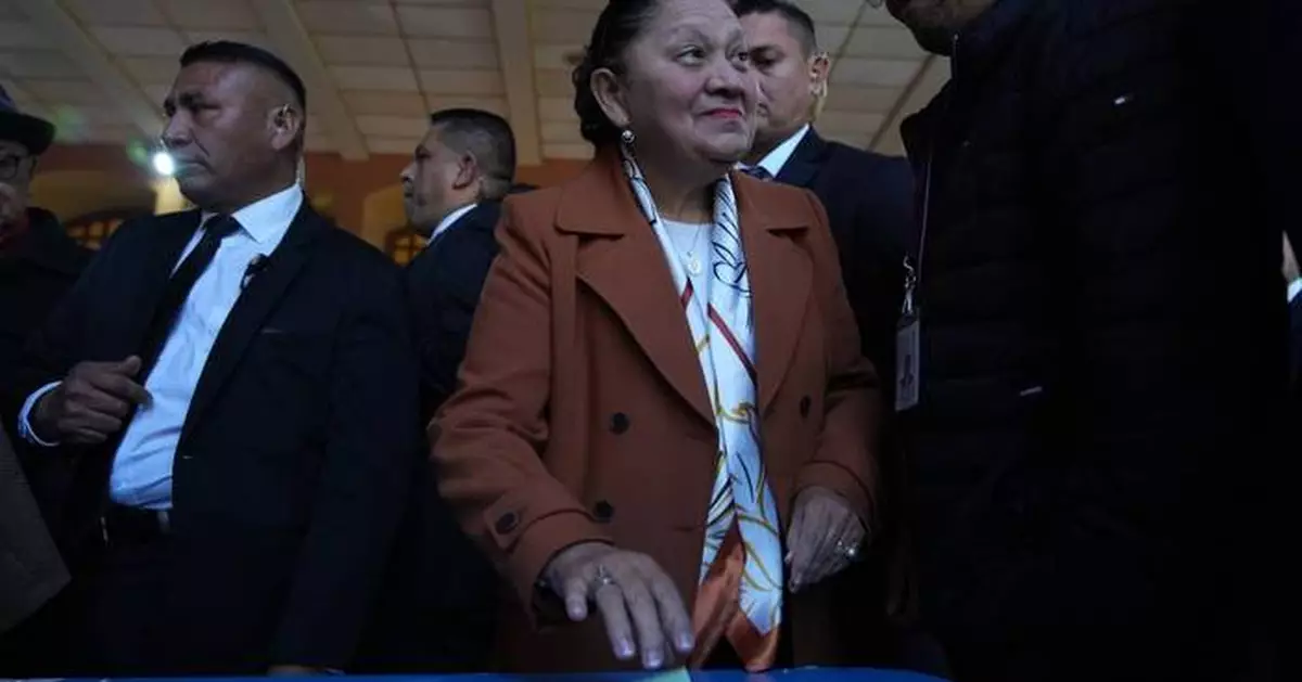 As Guatemala begins high-stakes court elections, agents raid voting sites