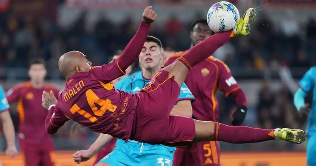 Malen's priceless double keeps Roma in touch with Serie A pack