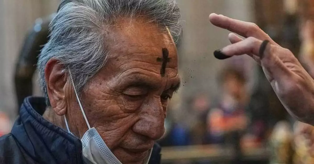 Christians mark Ash Wednesday, beginning the Lenten Season in photos