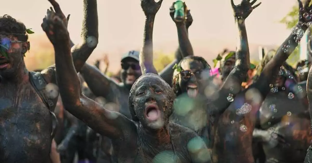 Mud madness at Brazil’s Carnival in photos