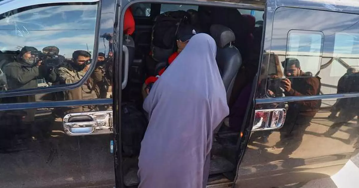 Australia bans a citizen with alleged links to militant IS group from returning from Syria