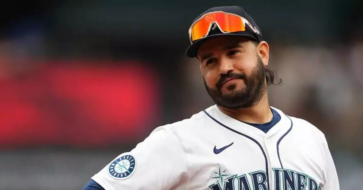 Eugenio Suárez and the Reds agree to a $15 million, 1-year contract, AP sources say