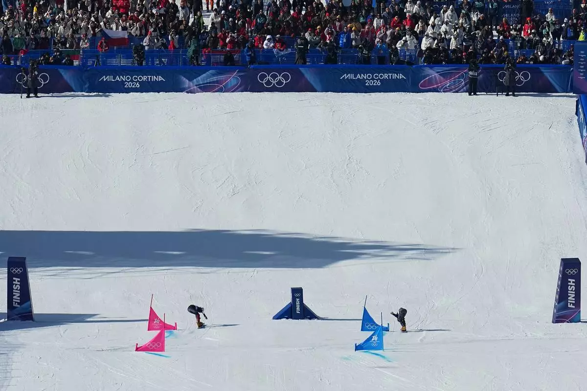 Austria's Sabine Payer, left, beats out Czechia's Ester Ledecka during the women's snowboarding parallel giant slalom finals at the 2026 Winter Olympics, in Livigno, Italy, Sunday, Feb. 8, 2026. (AP Photo/Gregory Bull)