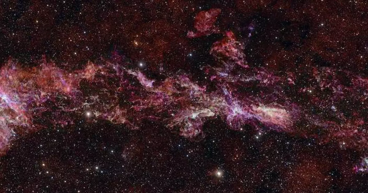 Swirling beauty of the Milky Way galaxy's heart is captured in a new telescope picture