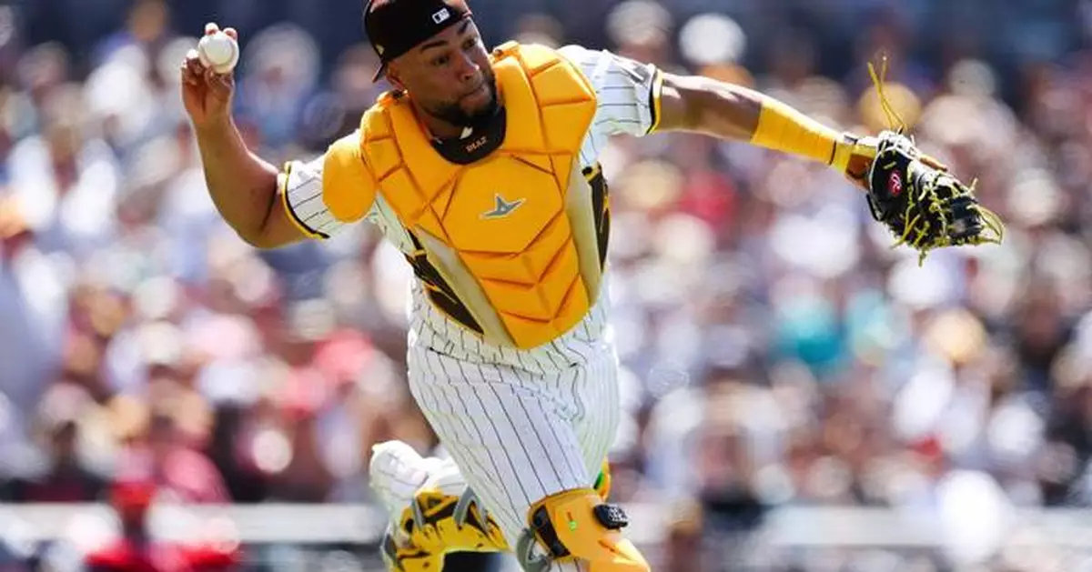 Royals agree to minor league deal with veteran catcher Elias Díaz