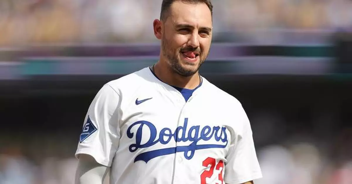 Outfielder Michael Conforto agrees to a minor league deal with the Chicago Cubs