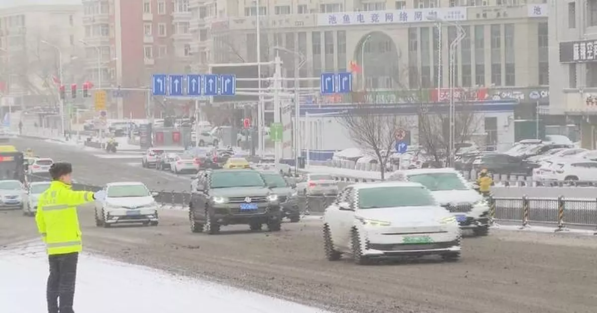 Snow impacts traffic in Xinjiang as work resumes after Spring Festival holiday