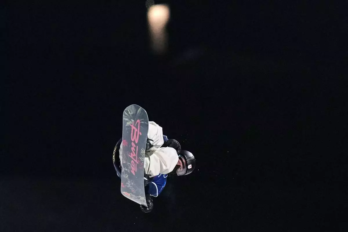 Japan's Ayumu Hirano competes during the men's snowboarding halfpipe qualifications at the 2026 Winter Olympics, in Livigno, Italy, Wednesday, Feb. 11, 2026. (AP Photo/Abbie Parr)
