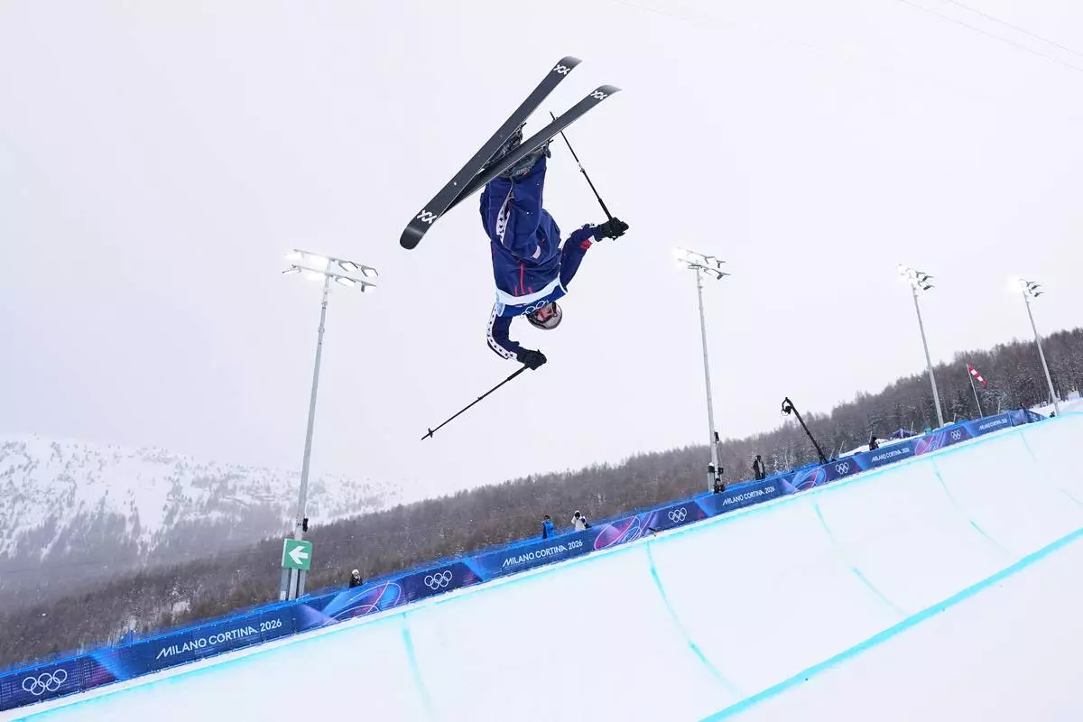 United States' Hunter Hess competes during the men's freestyle skiing halfpipe qualifications at the 2026 Winter Olympics, in Livigno, Italy, Friday, Feb. 20, 2026. (AP Photo/Gregory Bull)