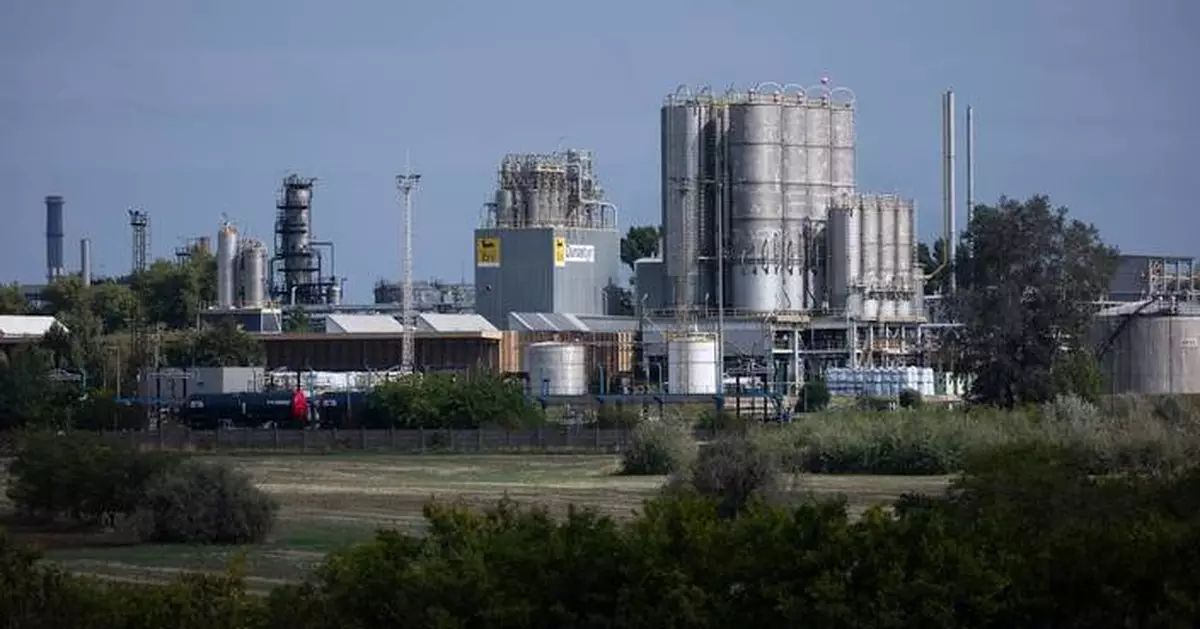 Hungary threatens to block fresh EU sanctions against Russia over oil deliveries
