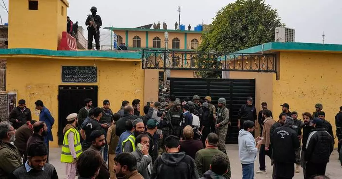 Suicide bombing at a Shiite mosque on Islamabad's outskirts kills at least 31 and wounds scores