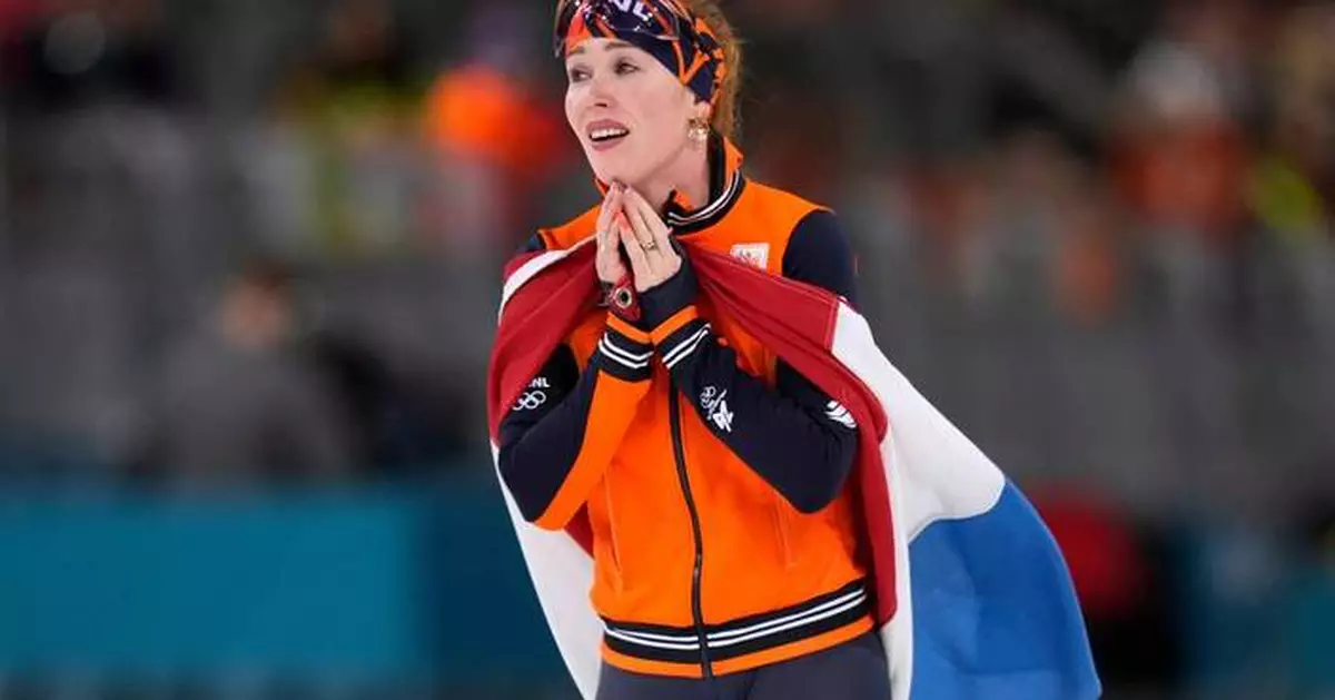 Dutch fans roar for speedskater Antoinette Rijpma-de Jong's Olympic gold in the 1,500