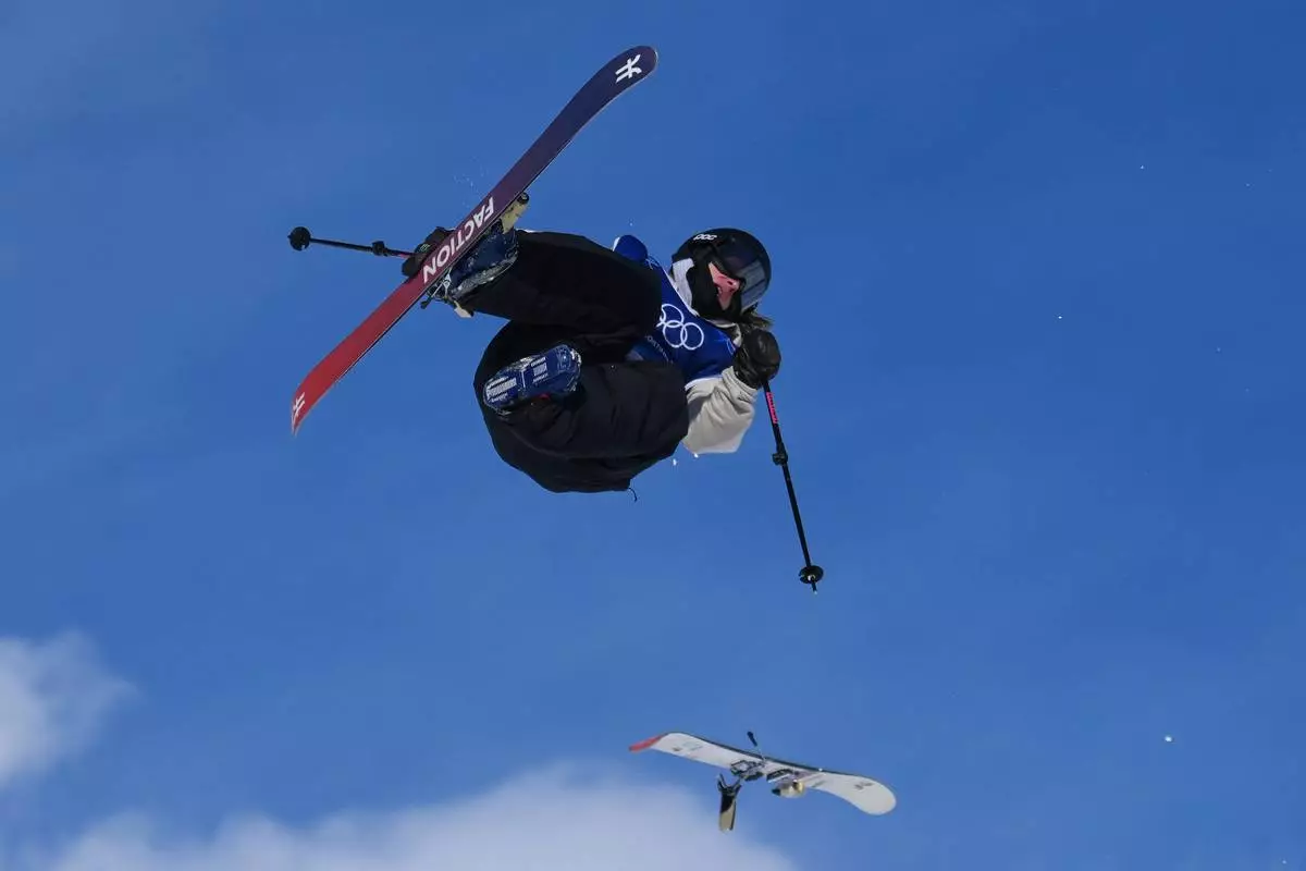 Switzerland's Sarah Hoefflin loses a ski during a freestyle skiing slopestyle training session at the 2026 Winter Olympics, in Livigno, Italy, Thursday, Feb. 5, 2026. (AP Photo/Abbie Parr)