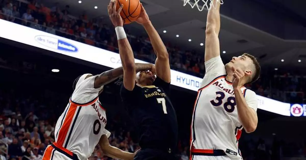 Tyler Tanner scores 25 points to help No. 19 Vanderbilt outlast Auburn 84-76