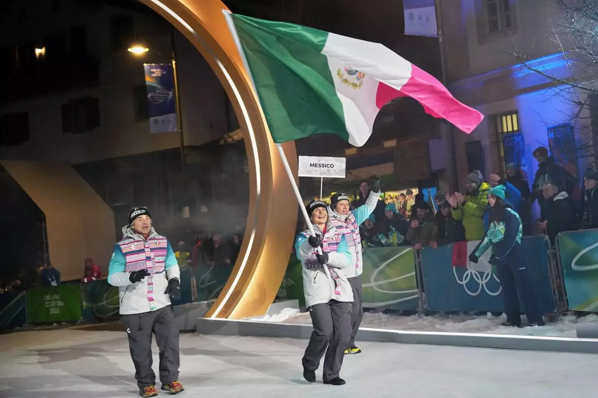 Team Mexico flag bearer Sarah Schleper arrives for the Olympic opening ceremony at the 2026 Winter Olympics, in Cortina d'Ampezzo, Italy, Friday, Feb. 6, 2026. (AP Photo/Misper Apawu)