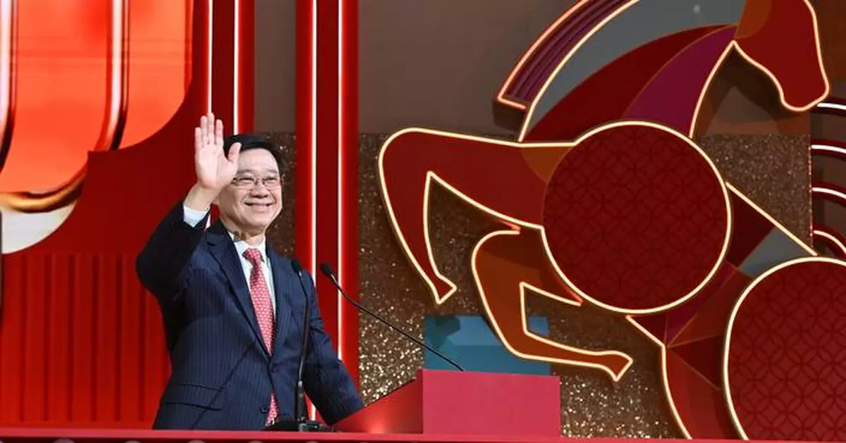 John Lee Welcomes Guests to 2026 International Chinese New Year Night Parade in Hong Kong