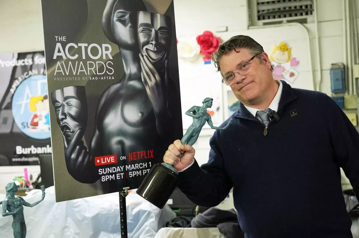 SAG-AFTRA president Sean Astin shows off a finished solid bronze Actor statuette during the 32nd Actor Awards statuette pouring event presented by SAG-AFTRA on Thursday, Feb. 5, 2026, at American Fine Arts Foundry in Burbank, Calif. (AP Photo/Chris Pizzello)