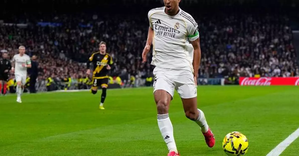 Jude Bellingham leaves Real Madrid game early with apparent hamstring issue