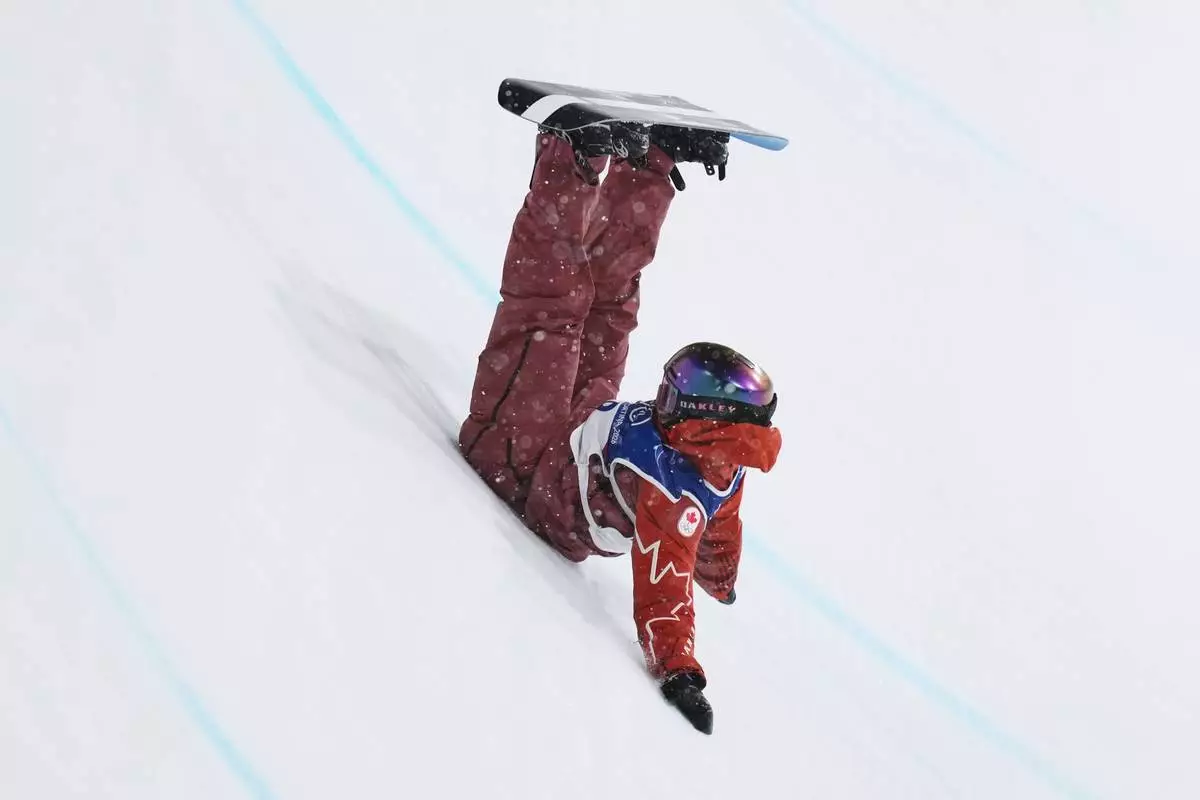 Canada's Elizabeth Hosking crashes during the women's snowboarding halfpipe finals at the 2026 Winter Olympics, in Livigno, Italy, Thursday, Feb. 12, 2026. (AP Photo/Abbie Parr)