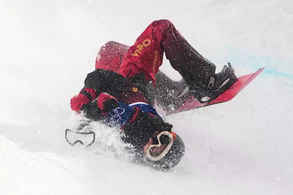China's Liu Jiayu crashes during the women's snowboarding halfpipe qualifications at the 2026 Winter Olympics, in Livigno, Italy, Wednesday, Feb. 11, 2026. (AP Photo/Lindsey Wasson)