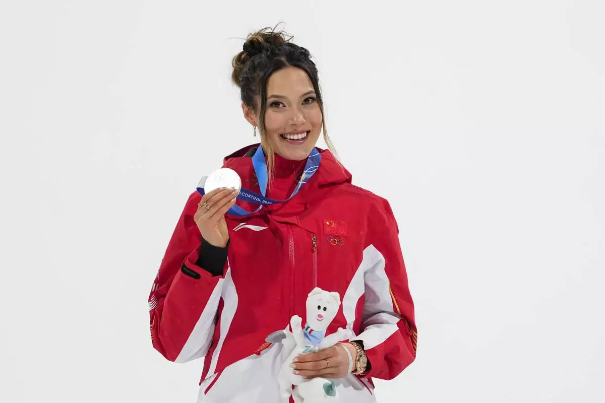 Silver medalist China's Eileen Gu celebrates with her medal after the women's freestyle skiing big air finals at the 2026 Winter Olympics, in Livigno, Italy, Monday, Feb. 16, 2026. (AP Photo/Lindsey Wasson)