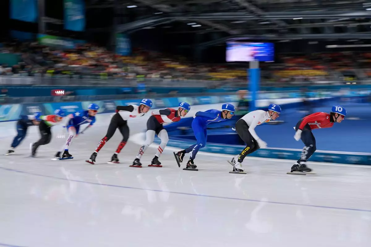 Didrik Eng Strand of Norway leads before Bart Swings of Belgium, Andrea Giovannini of Italy, Gabriel Odor of Austria, Daniel Hall of Canada and others in the men's mass start semifinal speedskating races at the 2026 Winter Olympics, in Milan, Italy, Saturday, Feb. 21, 2026. (AP Photo/Ben Curtis)