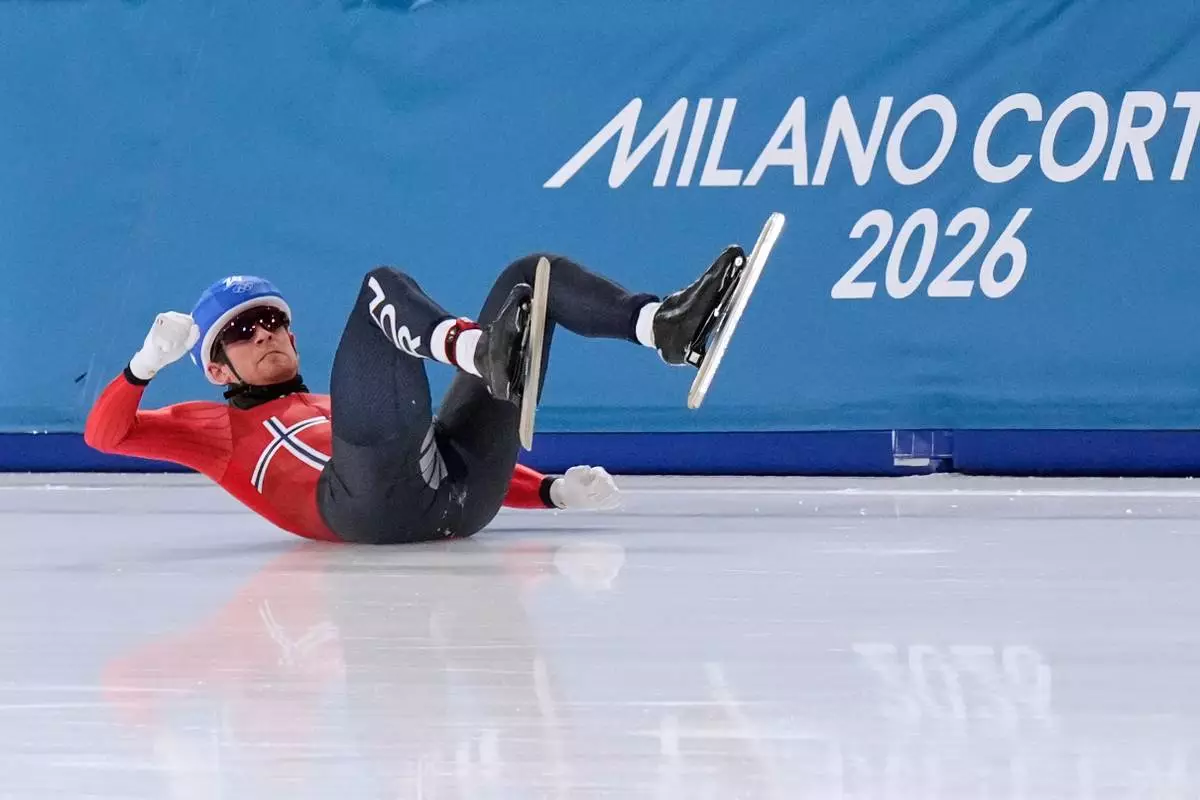 Didrik Eng Strand of Norway crashes in the men's mass start semifinal speedskating races at the 2026 Winter Olympics, in Milan, Italy, Saturday, Feb. 21, 2026. (AP Photo/Luca Bruno)
