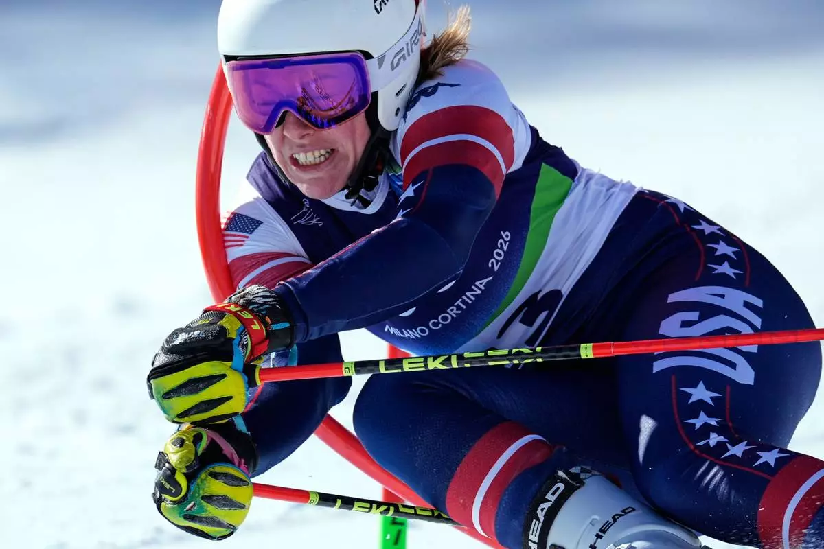 United States' A.J. Hurt speeds down the course, during an alpine ski, women's giant slalom race, at the 2026 Winter Olympics, in Cortina d'Ampezzo, Italy, Sunday, Feb. 15, 2026. (AP Photo/Robert F. Bukaty)
