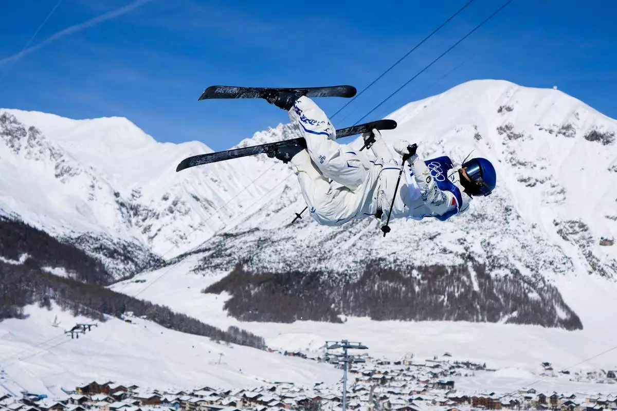 China's Eileen Gu competes during the women's freestyle skiing halfpipe final at the 2026 Winter Olympics, in Livigno, Italy, Sunday, Feb. 22, 2026. (AP Photo/Julia Demaree Nikhinson)