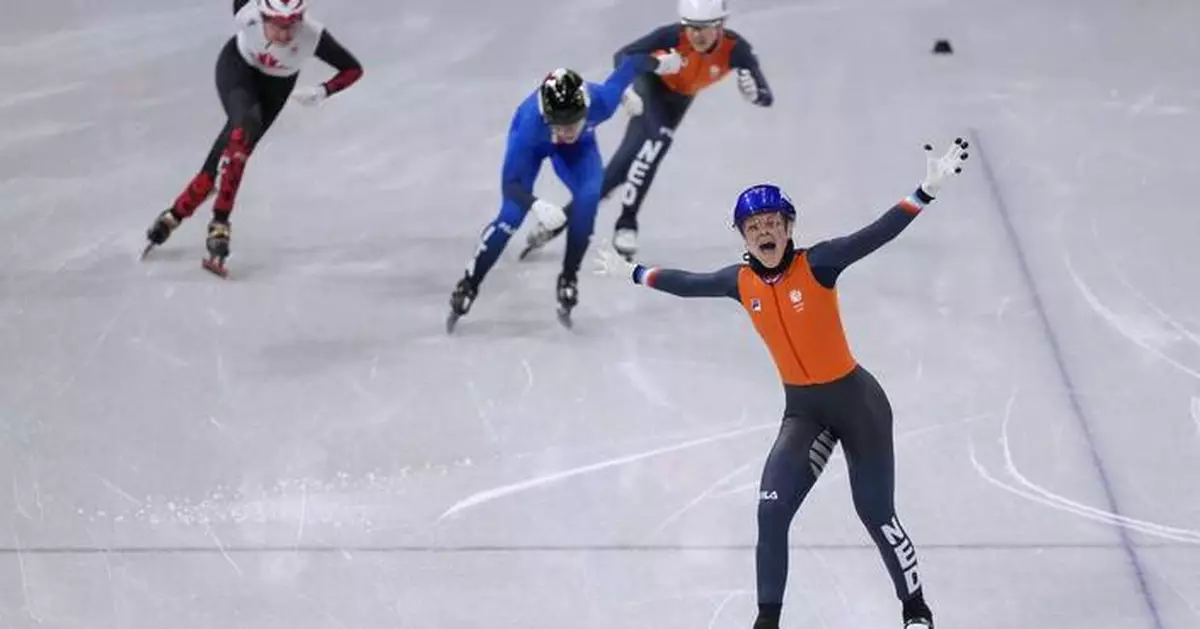 Dutch speedskaters win 2 short track Olympics golds. Xandra Velzeboer also broke a world record