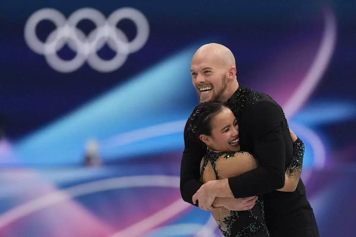 Ellie Kam and Danny O'Shea of the United States compete during the figure skating pairs team event at the 2026 Winter Olympics, in Milan, Italy, Sunday, Feb. 8, 2026. (AP Photo/Stephanie Scarbrough)