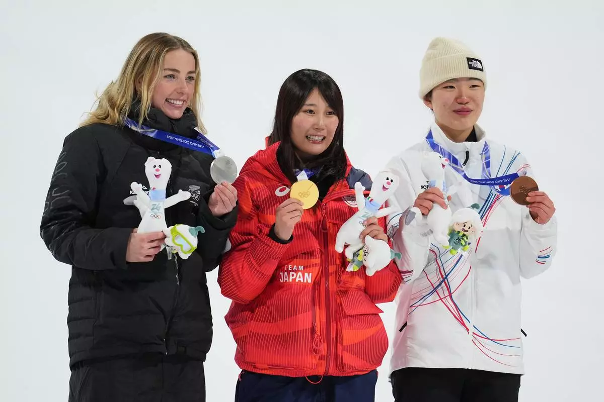 From left, silver medalist New Zealand's Zoi Sadowski-Synnott, gold medalist Japan's Kokomo Murase and bronze medalist South Korea's Yu Seung-eun hold their medals after the women's snowboarding big air finals at the 2026 Winter Olympics, in Livigno, Italy, Monday, Feb. 9, 2026. (AP Photo/Abbie Parr)