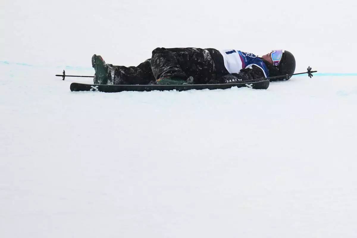 New Zealand's Finley Melville Ives crashes during the men's freestyle skiing halfpipe qualifications at the 2026 Winter Olympics, in Livigno, Italy, Friday, Feb. 20, 2026. (AP Photo/Julia Demaree Nikhinson)