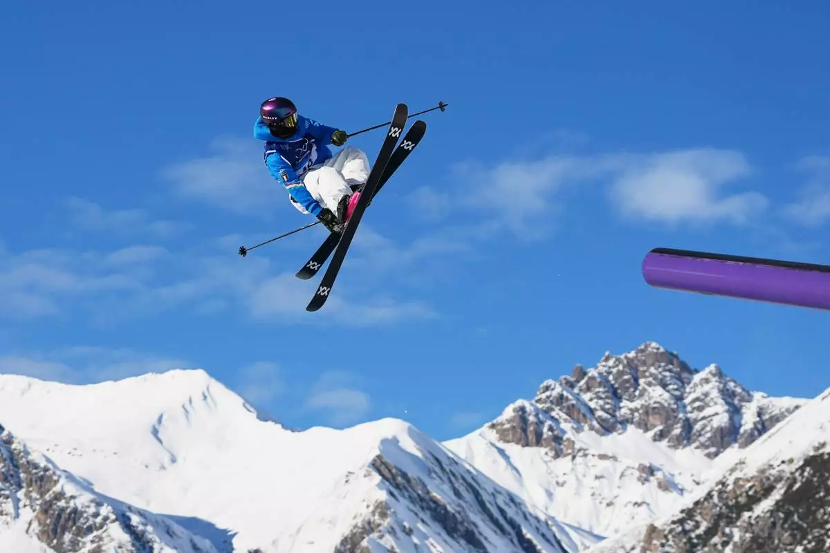 Italy's Miro Tabanelli competes during men's freestyle skiing slopestyle qualifications at the 2026 Winter Olympics, in Livigno, Italy, Saturday, Feb. 7, 2026. (AP Photo/Gregory Bull)